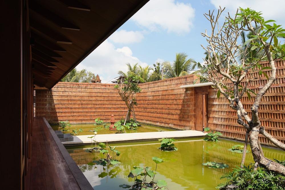 Rumah Subak Exterior
