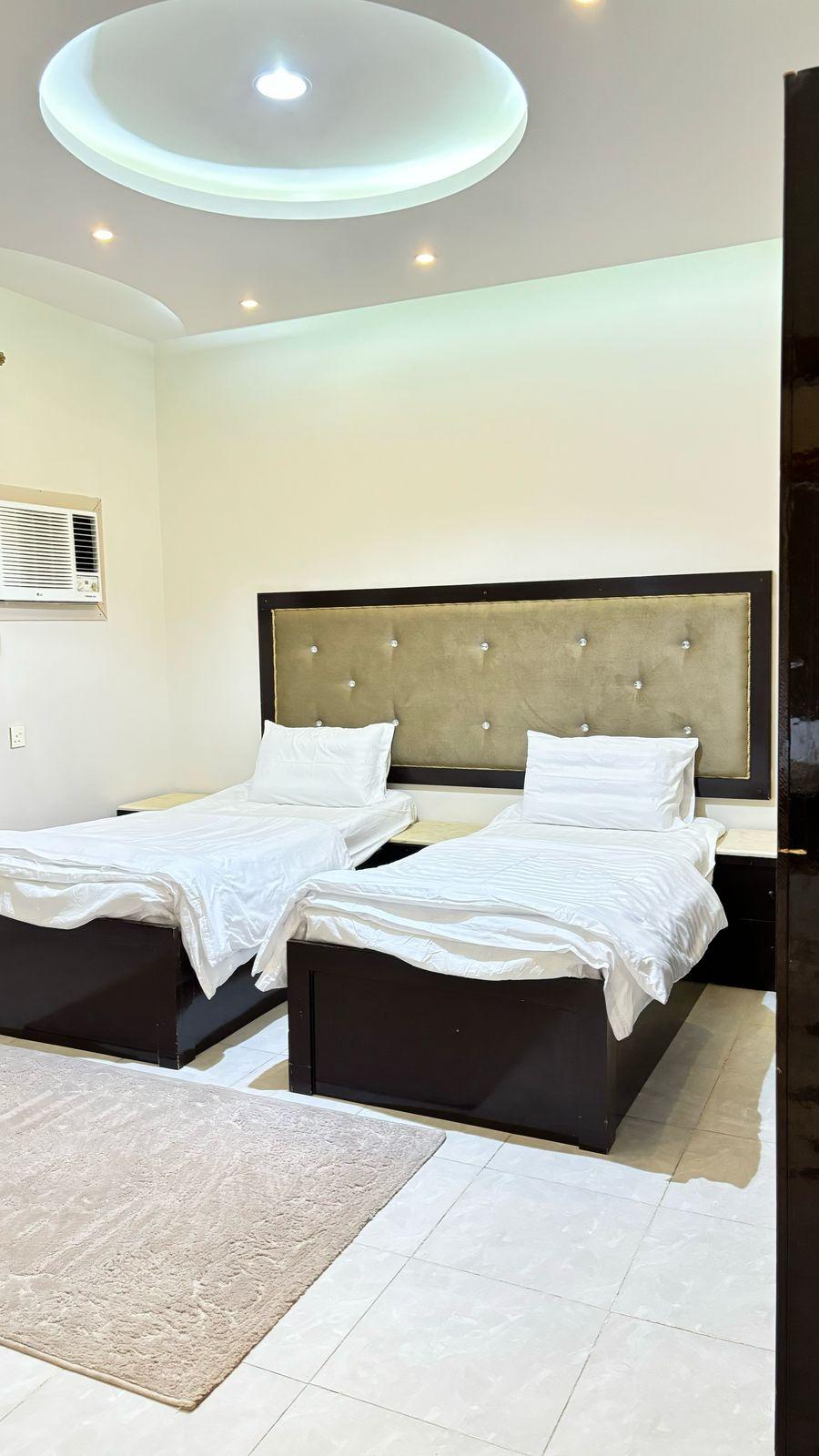 Apartment with Three Bedrooms | 5733 Bedroom