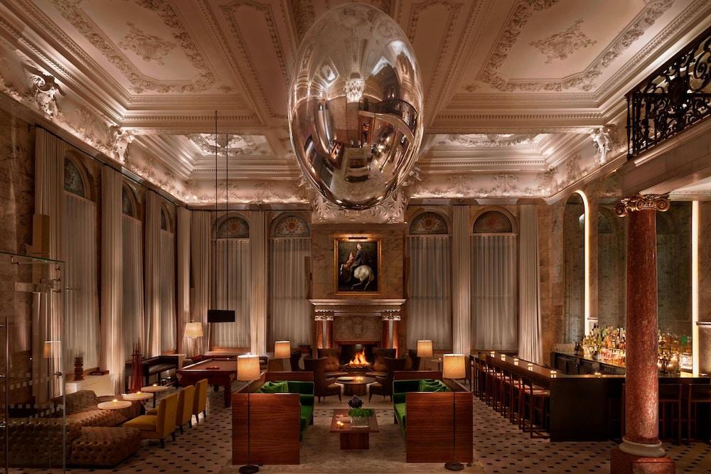 The London EDITION Lobby Lounge