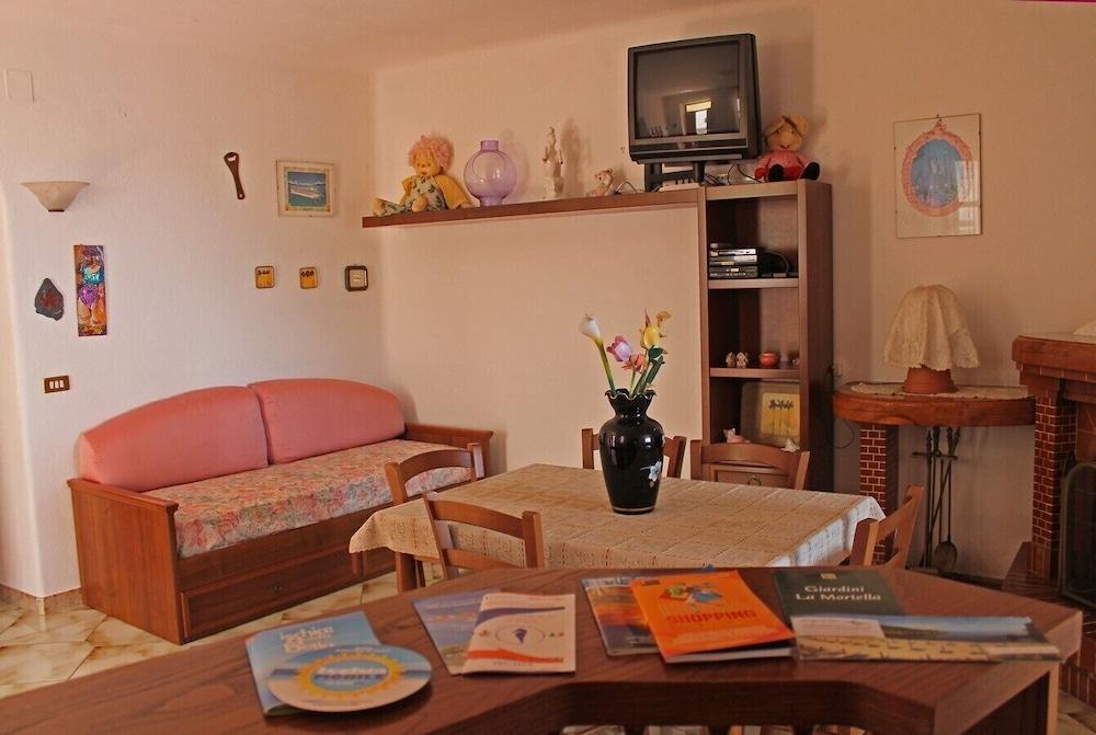 "فيلا لا فافولا سويت إسكيا تيراس ويذ فيوو داخلي