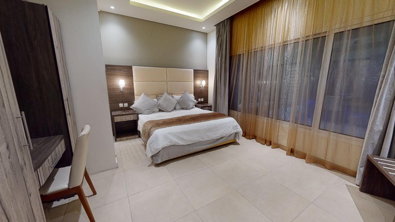 Comfy Chalet with Pool | 970 Room