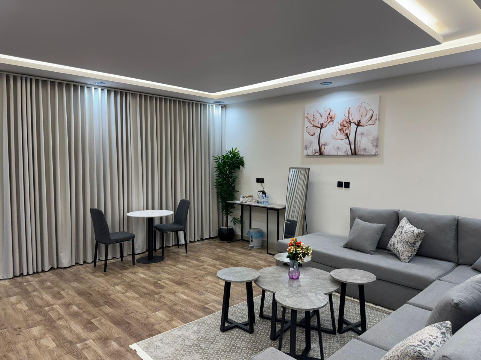 Elegant Apartment with Self Check-in | 5649 Living Area