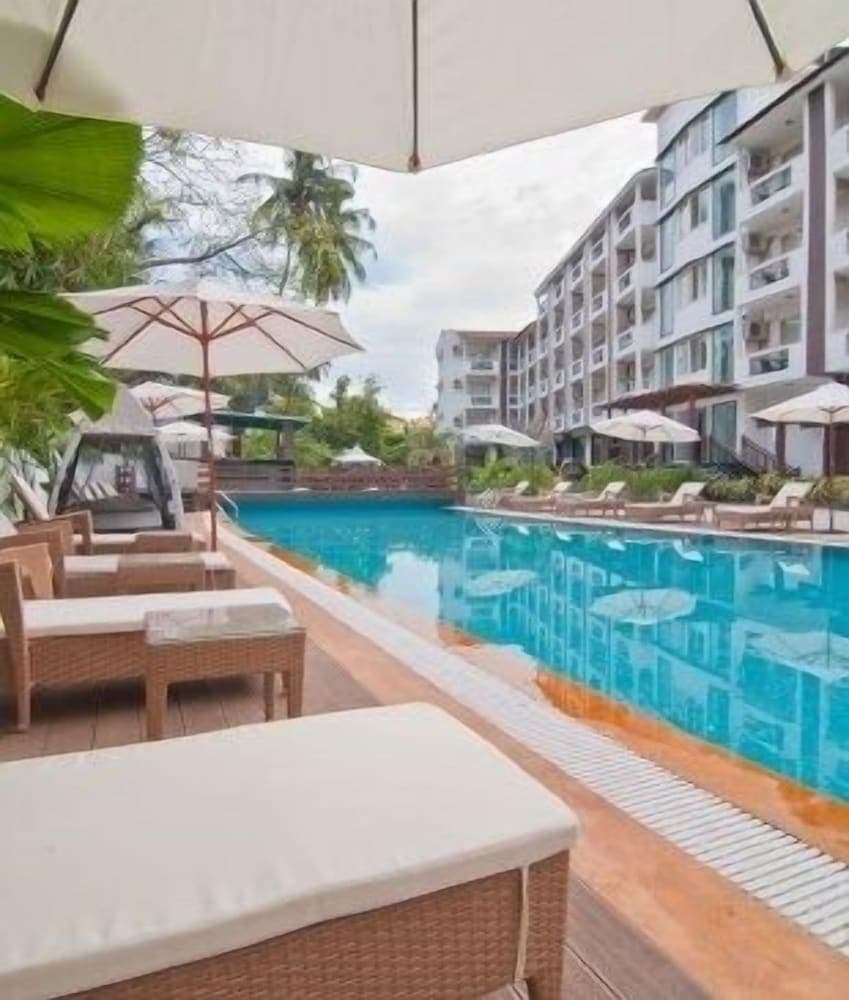 Nagoa Grande Outdoor Pool