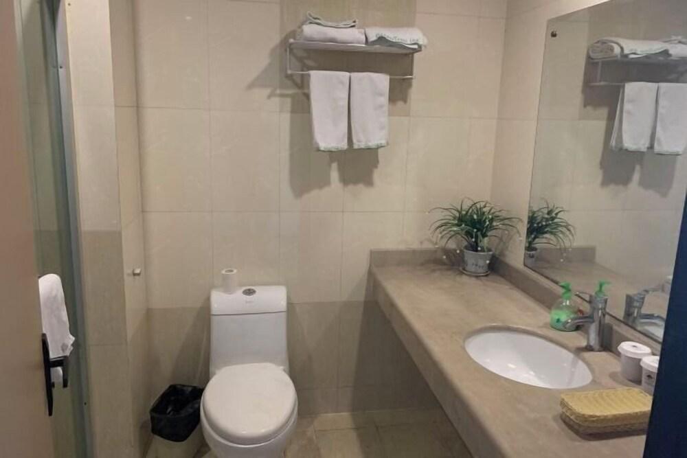 GreenTree Inn Express Hotel (Suqian Xiangwang East Road Suyu Bureau of Education Branch)