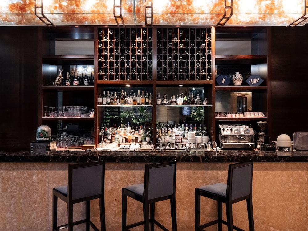 دبل تري باي هيلتون غوانجتشو فري شوتل بس تو كانتون فير كومبلكسآند أوفيرسيس بوير ريجيستريشن سيرفيسز دورينج كانتون فير بيريود منطقة الانتظار في الردهة