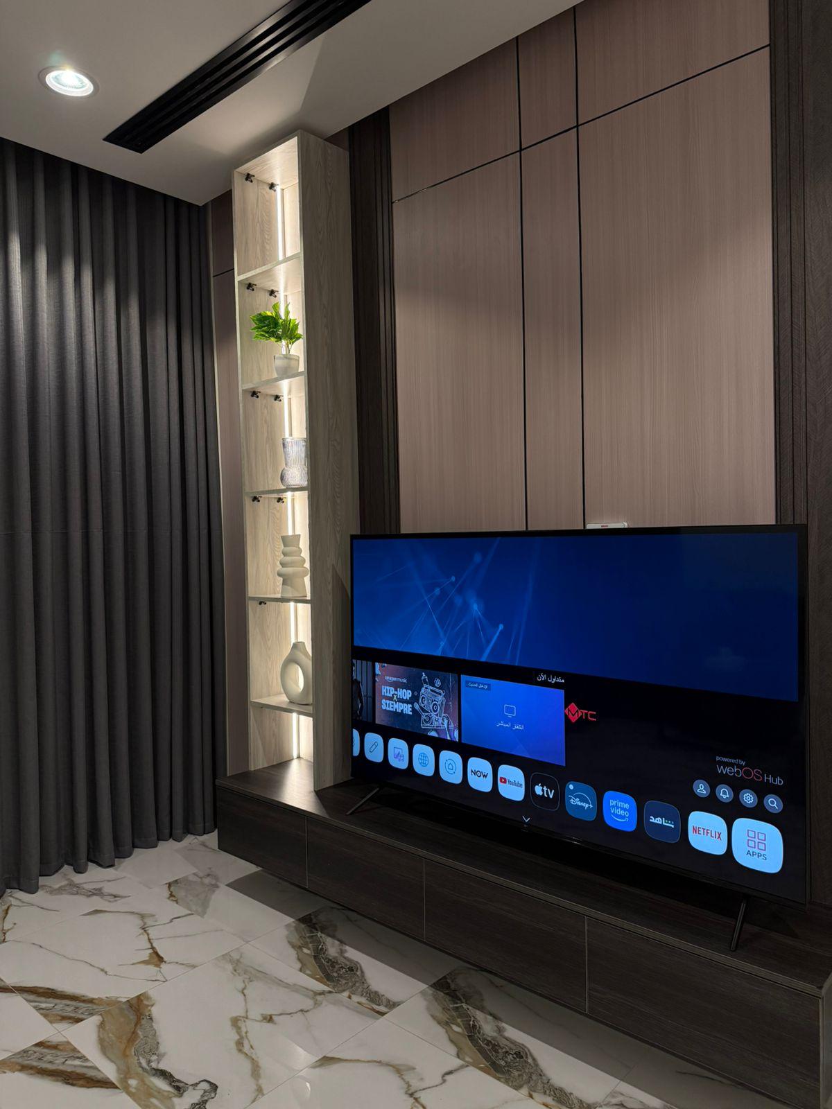 Elegant Suite with Comfortable and Simple Furniture | 5794 Interior