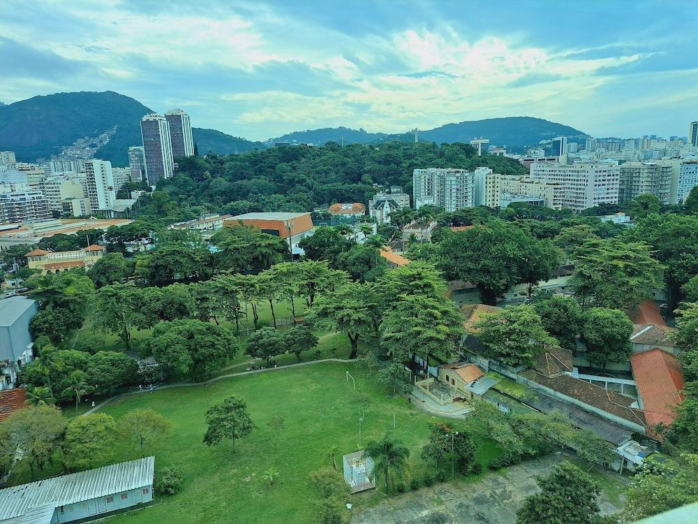 ليندو أبتو أونتري بوتافوجو إ كوباكابانا المنطقة المحيطة بالمنشأة