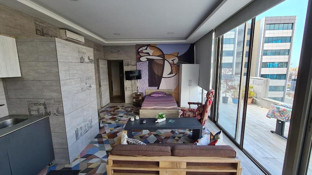 شقة إستوديو دوبلكس بها مساحة مغطاة بالعشب وتتميز بإطلالة على البحر في ضبية في موقع متميز المنطقة المحيطة بالمنشأة