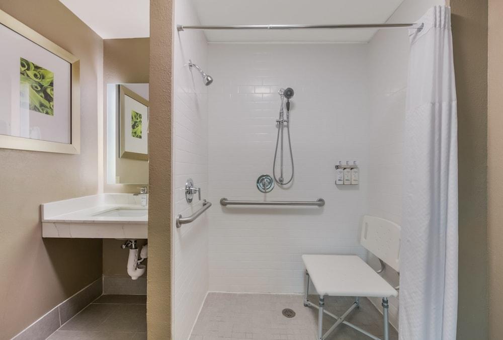 ستاي بريدج سويتس تشيسابيك باي آيتش جي غرفة