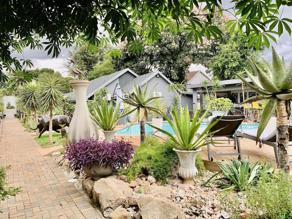 24 أون باسيل بوتيك أبارت هوتل المنطقة الخارجية