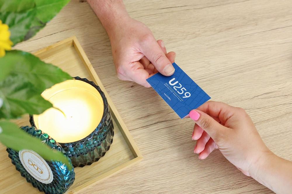 أو25ب بي آند بٕ ابولي منطقة الاستقبال