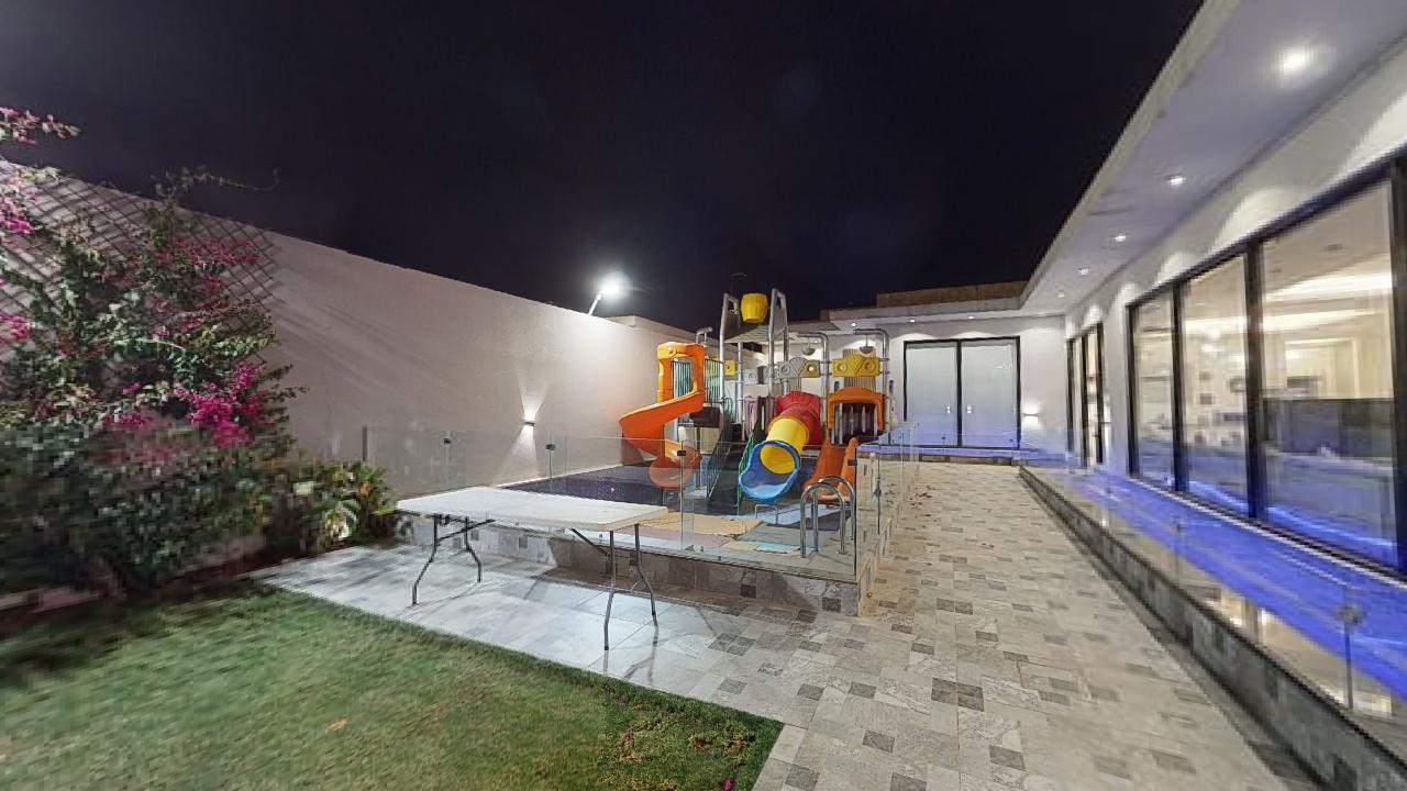 Elegant Chalet with Comfortable and Simple Furniture | 2139