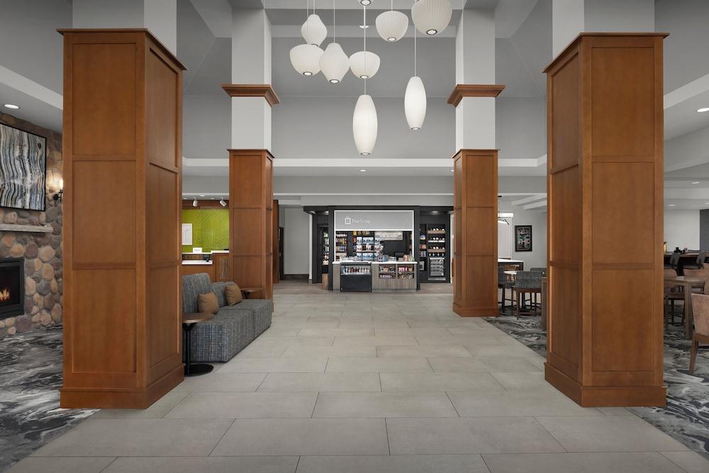 هيلتون جاردن إن سيدار فولز الردهة