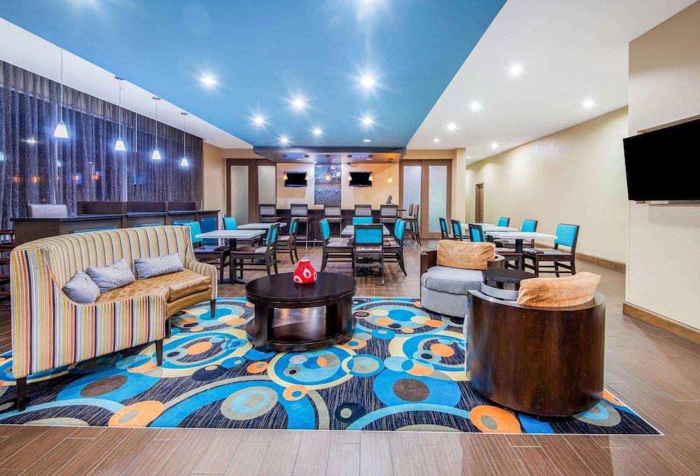 لا كينتا إن آند سويتس باي ويندام كلينتون هيستوريك روتي 66 الردهة