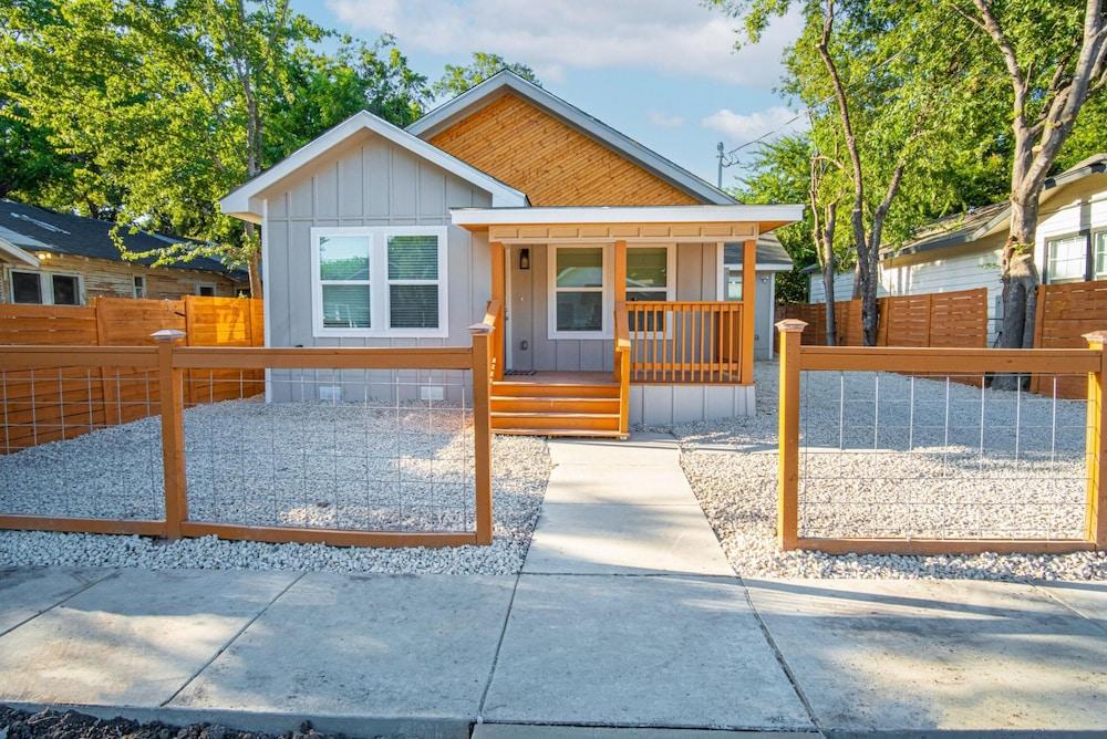 Don t Miss Dynamic 4BR 2BA Near Jolly Riverwalk Room