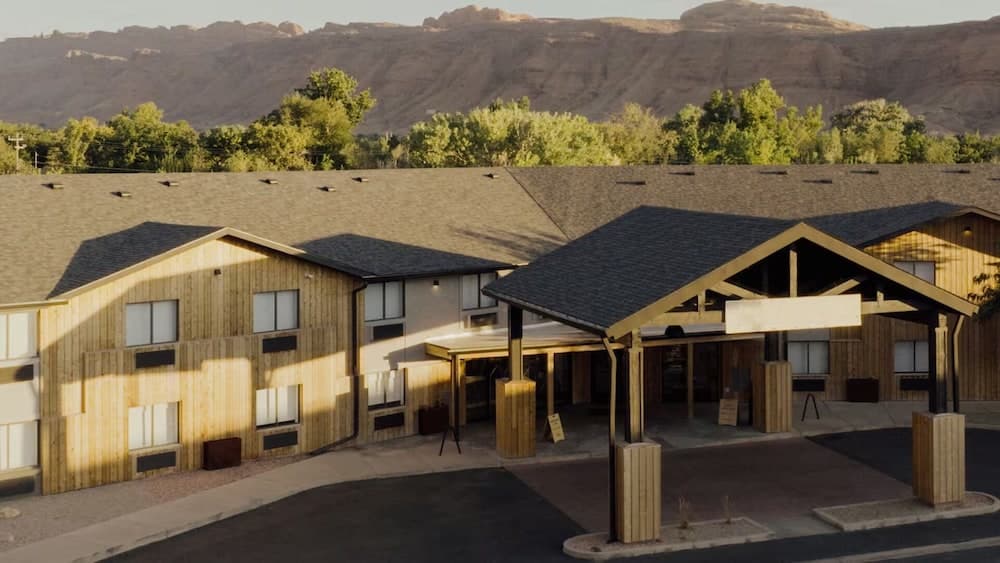Slackline Moab, Outset Collection by Hilton Exterior