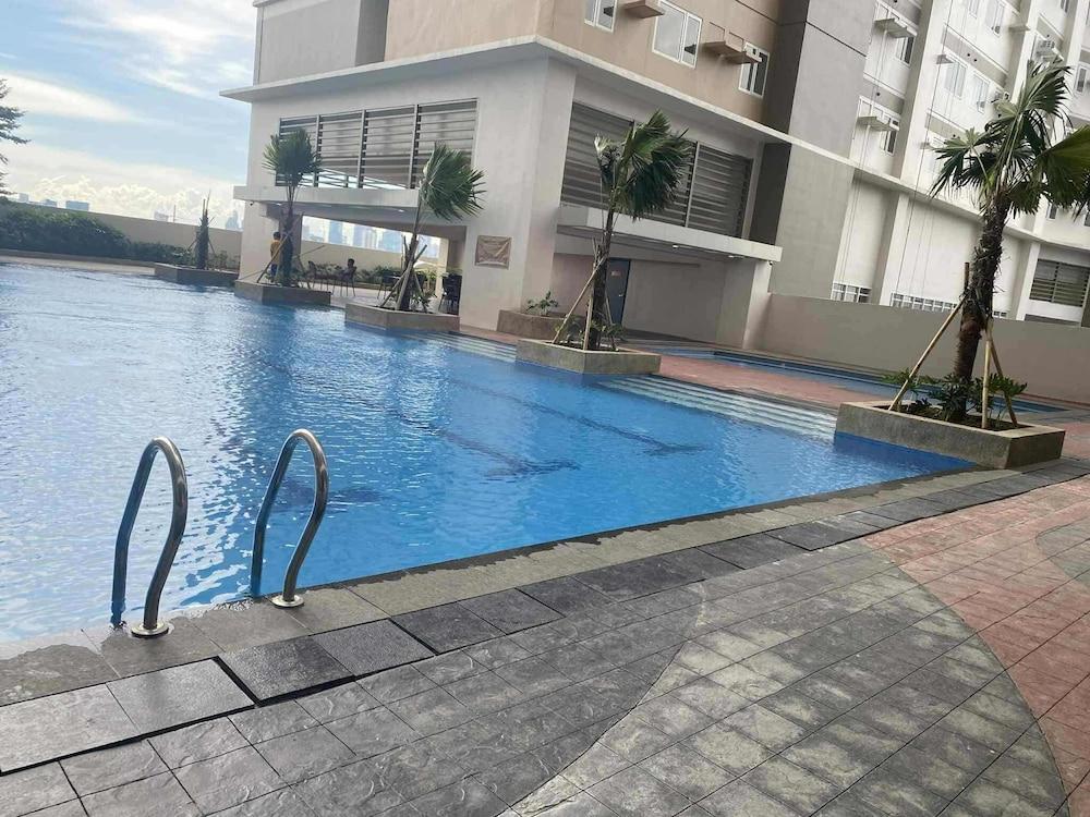 كوفينت جاردن يونيفيرسيتي بيلت - مانيا إتش حمام سباحة طبيعي