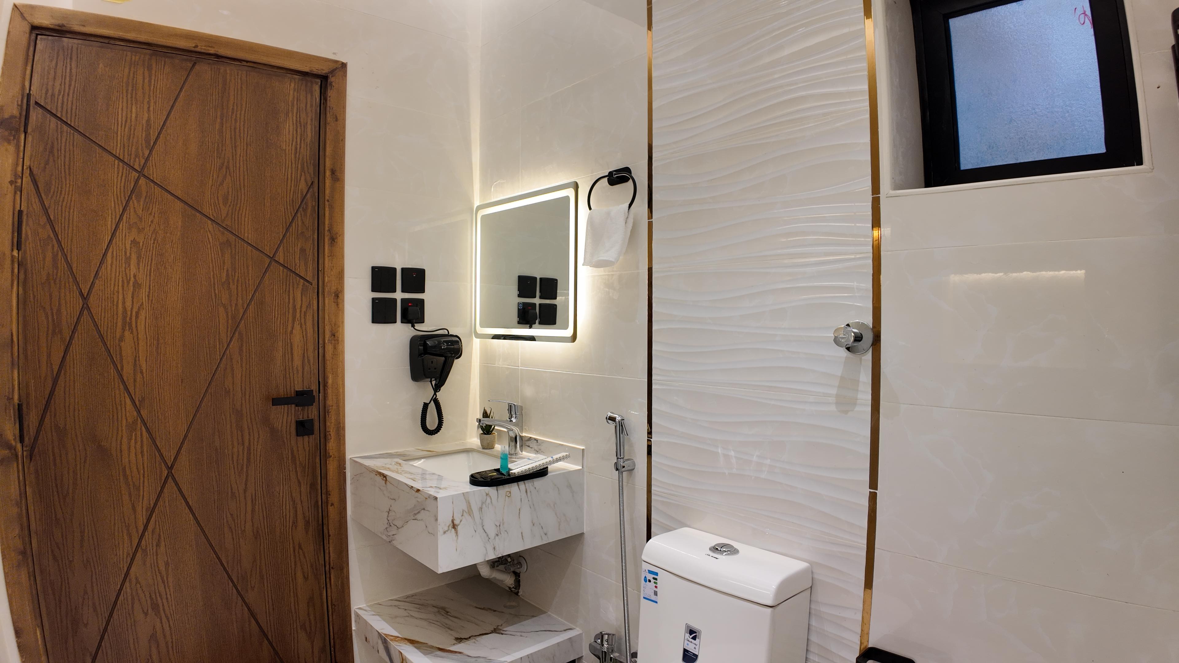 Prestigious Apartment with Comfortable and Simple Furniture | 5672 Bathroom