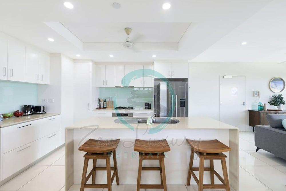 زين سي بريز ووركديسك بالكوني دينينج سيفيو غرفة