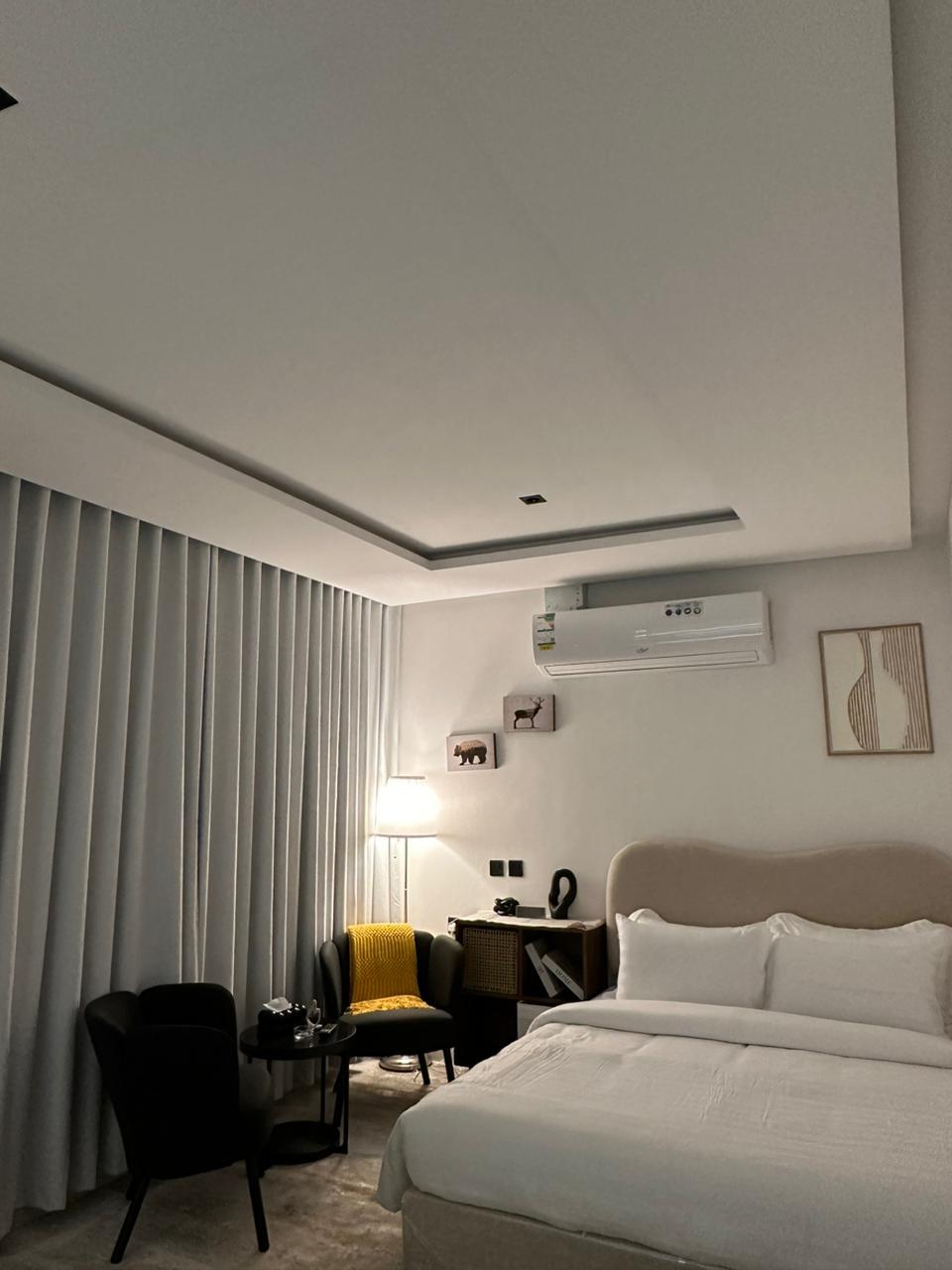 Elegant Studio with Comfortable and Simple Furniture | 5718 Bedroom