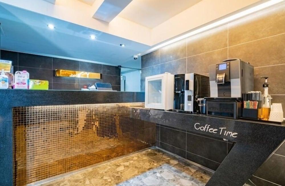 ymotel Reception