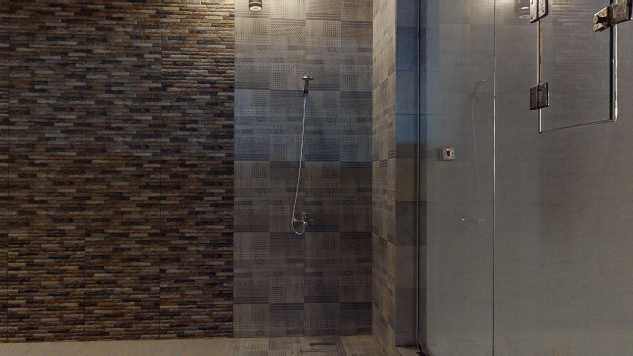 Comfy Chalet with Comfortable and Simple Furniture | 1329 Shower