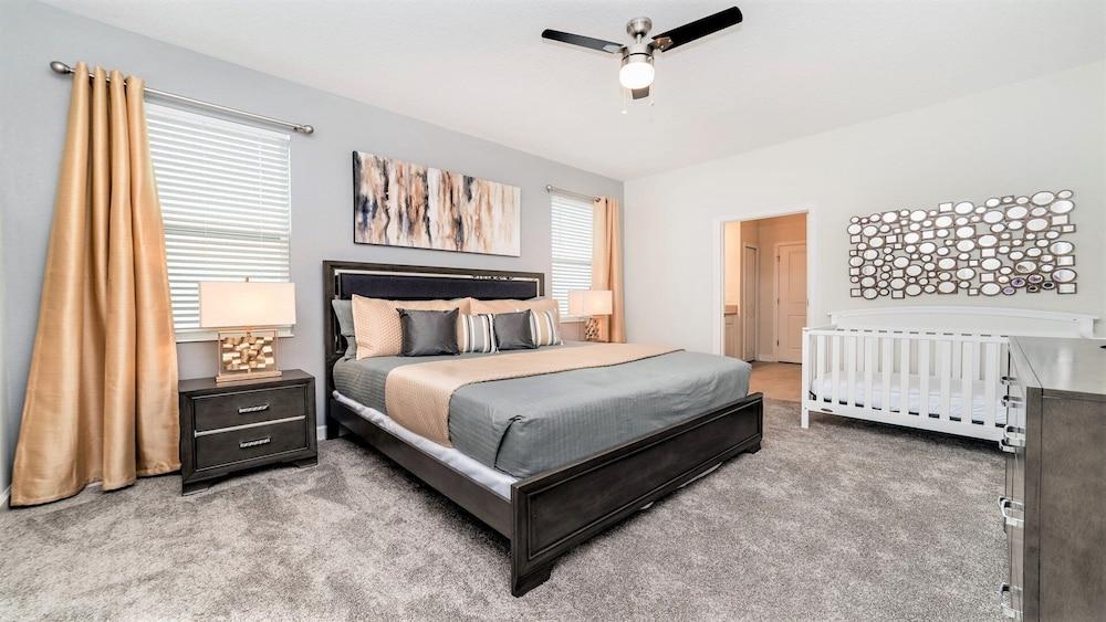 Spacious Luxury Home Near Disney & Universal