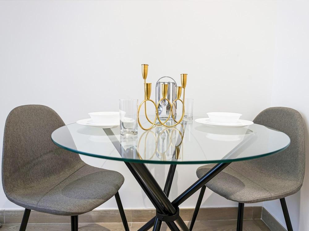 إيليت لاكس هوليداي هومز - بلوم، شقة إستوديو للاستمتاع بالفخامة والرفاهية في قرية جميرا الدائرية، دبي غرفة