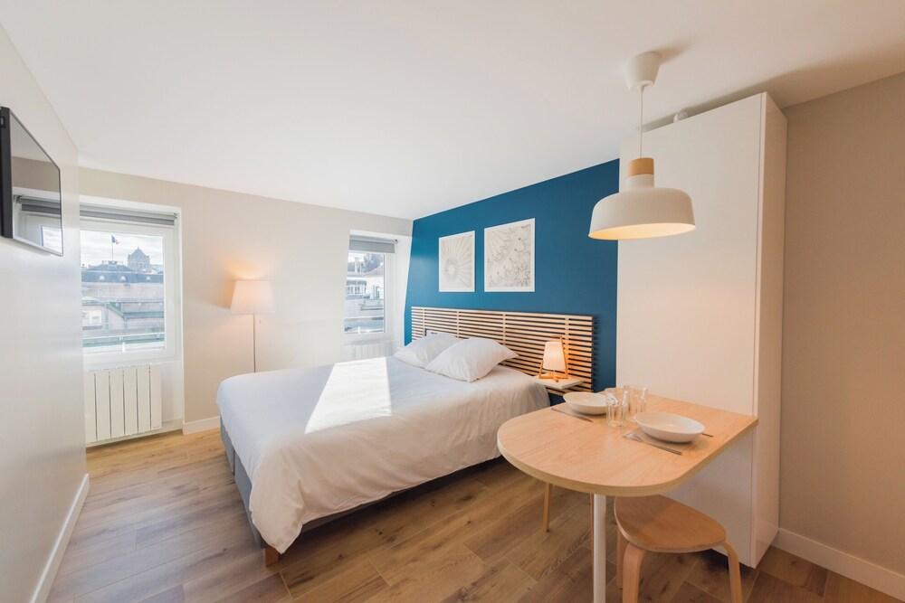 Studios de la Nuée Bleue Room