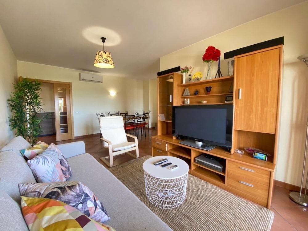 Albufeira Sunny Style With Pool by Homing Room