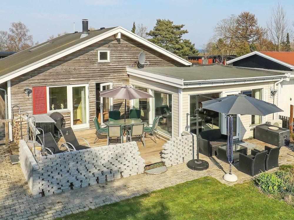 مودرن هوليداي هوم إن ستروبي ويذ ويرلبول المنطقة الخارجية