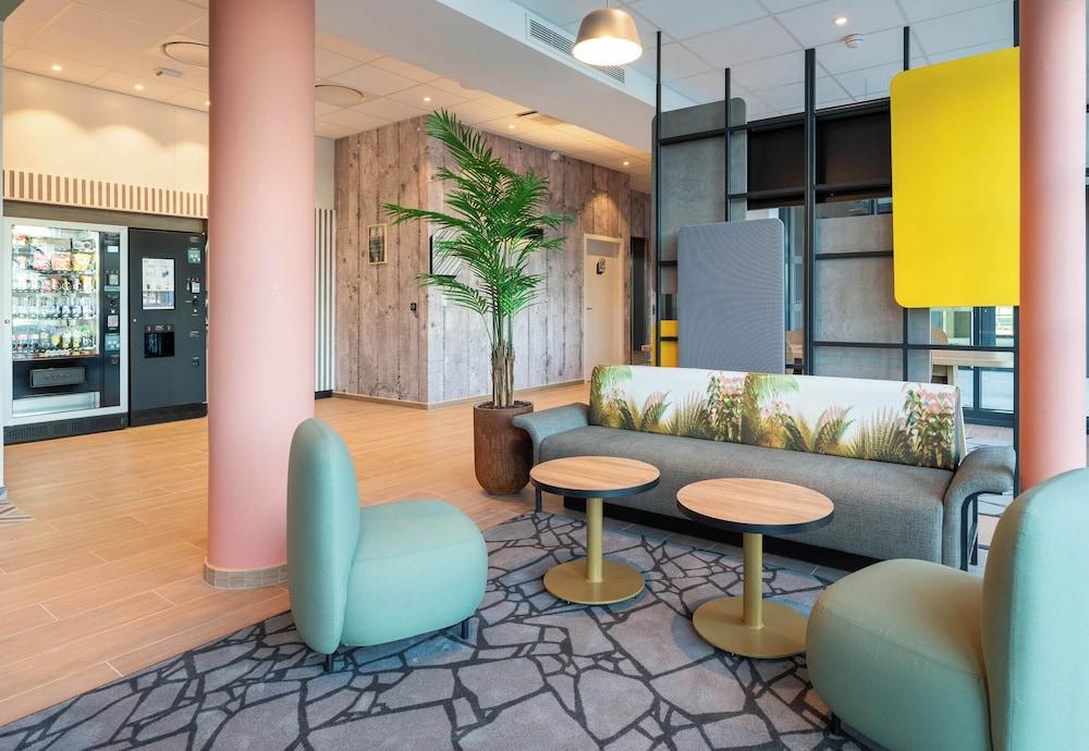 بي آند بي هوتل ماسيو جيناي منطقة الجلوس في الردهة