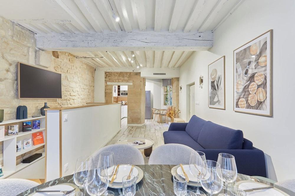 Amazing Apartment in the Center of Paris Interior