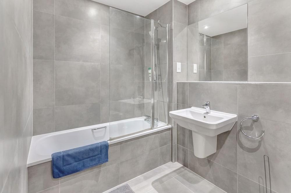 1 بد، سليبس 3، فري باركين،ج ،وسوايفي حمام