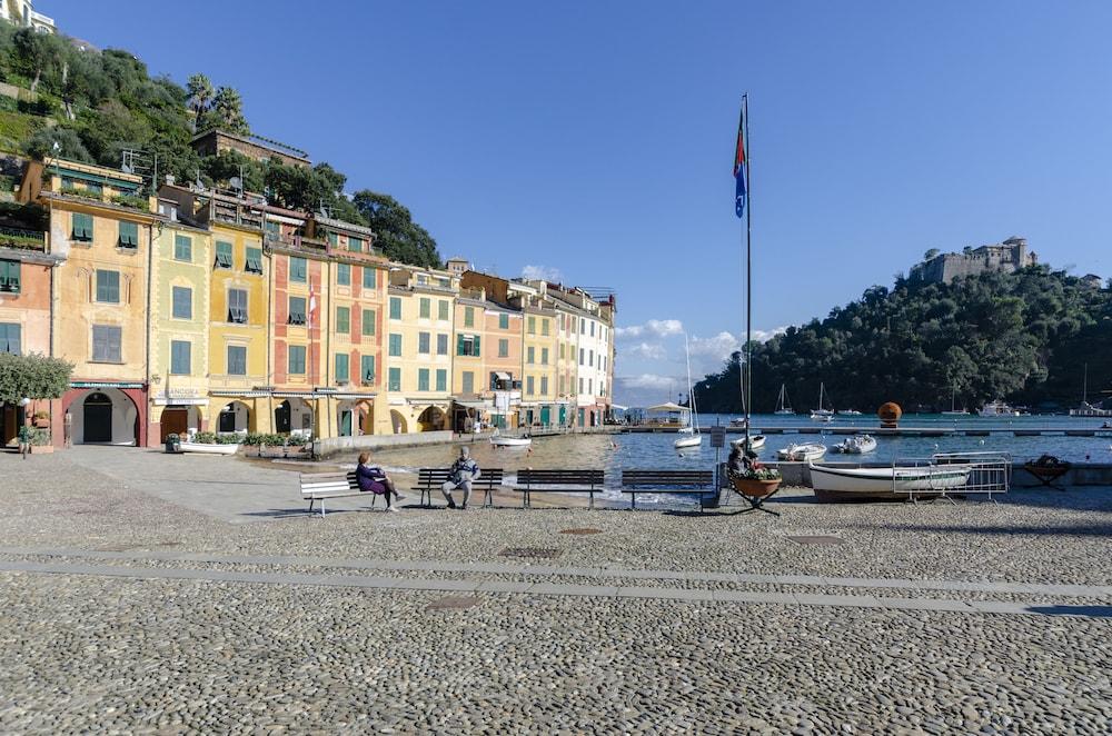 جويفي برايت 2بد رومابامت رايت نيكست تو ذا ووترفرونت المنطقة الخارجية