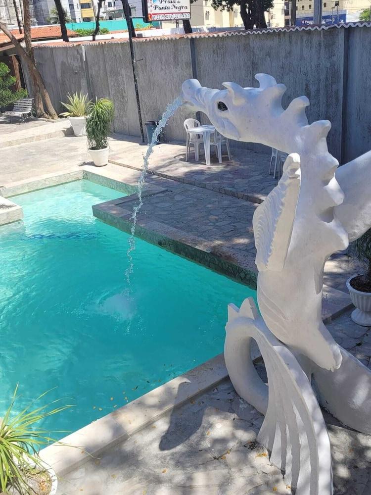 بوسادا برايا دي بونتا نيجرا مسقط ماء بحمام السباحة