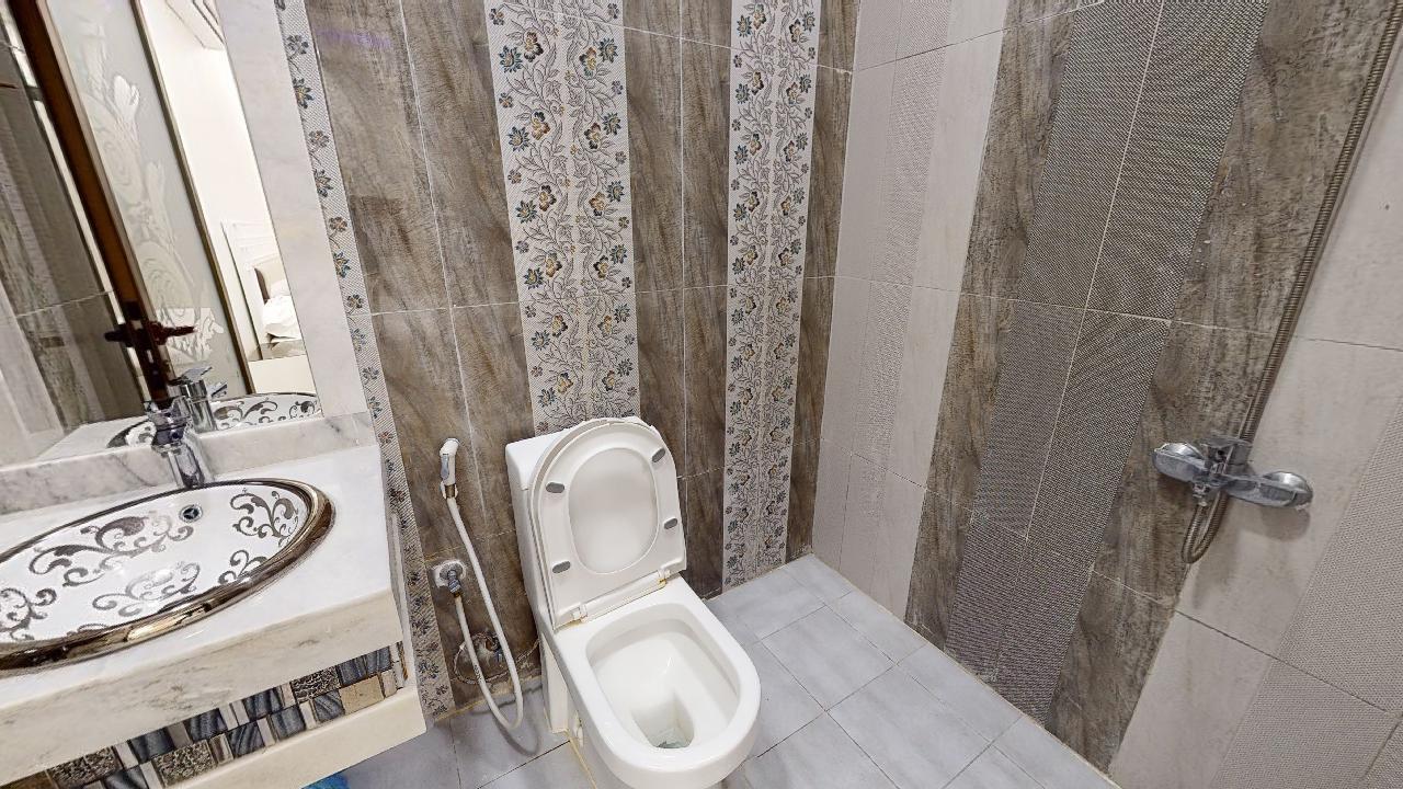 Comfy Chalet with Comfortable and Simple Furniture | 1561 Bathroom