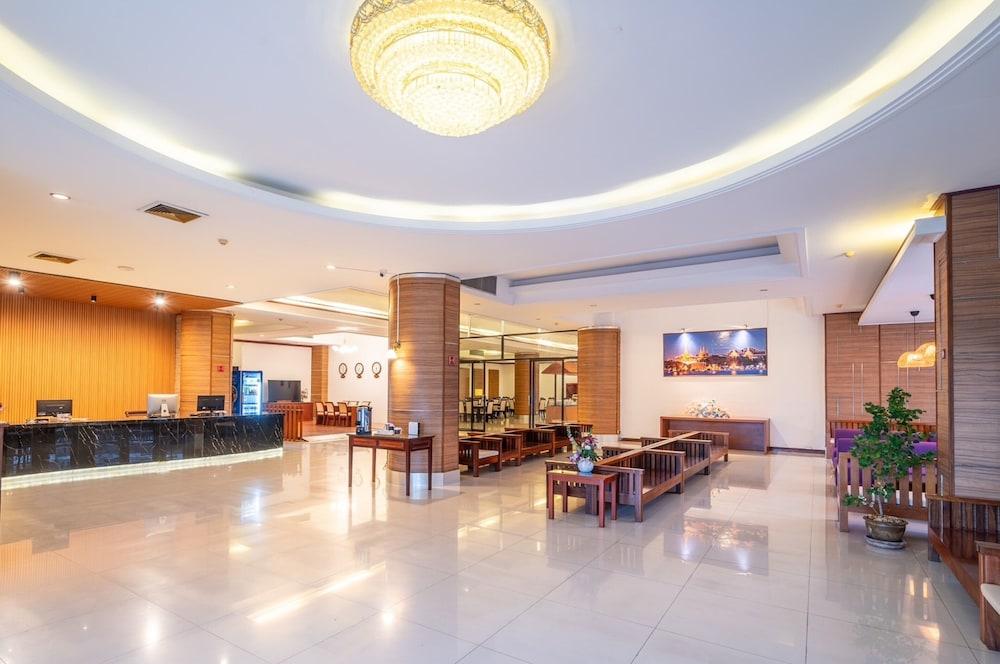 The President Hotel at Chokchai 4