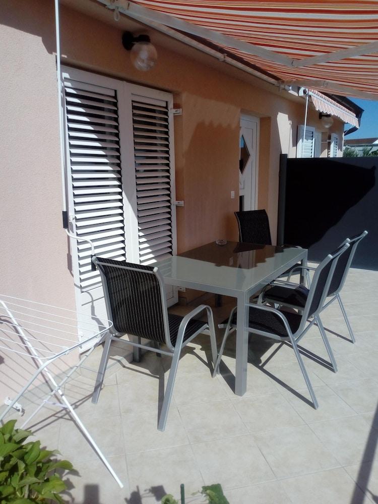 أبارتمنت ويذ وان بدروم ميندولا أبارتمنتس المنطقة الخارجية