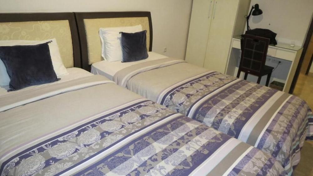 Beachfront Suite Alit Room