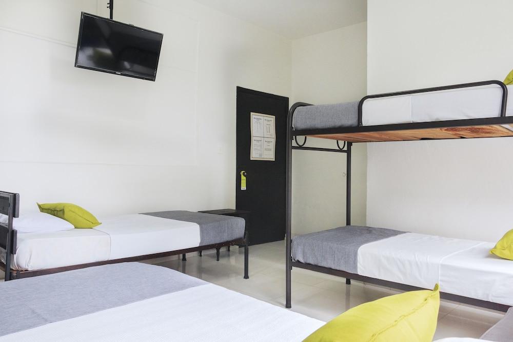 هوتل كولونيال بلازا غرفة