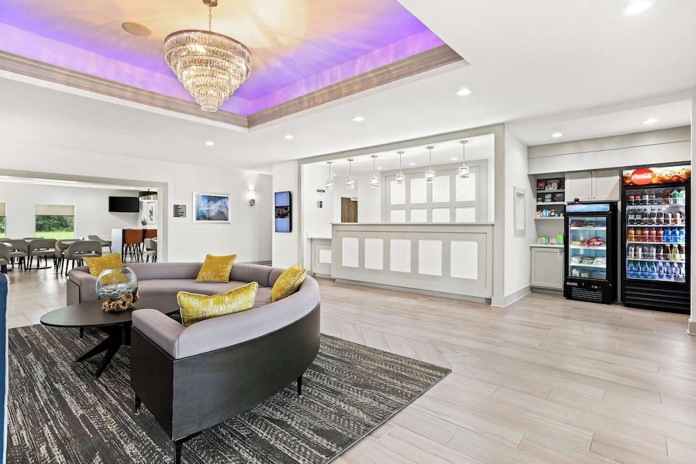 بست ويسترن آيوا/ليك تشارلز إيست الردهة