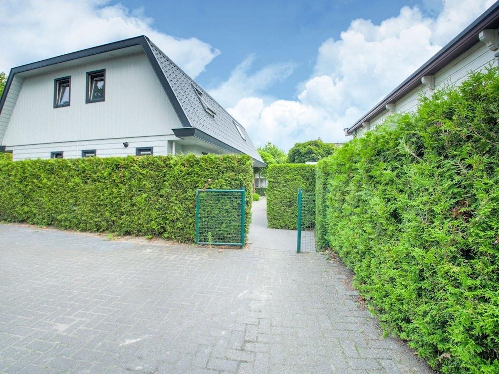 واندرفول هوليداي هوم نيرباي إفتلينج ويذ برايفت هيتد بول آند هوت توب منطقة الاستقبال