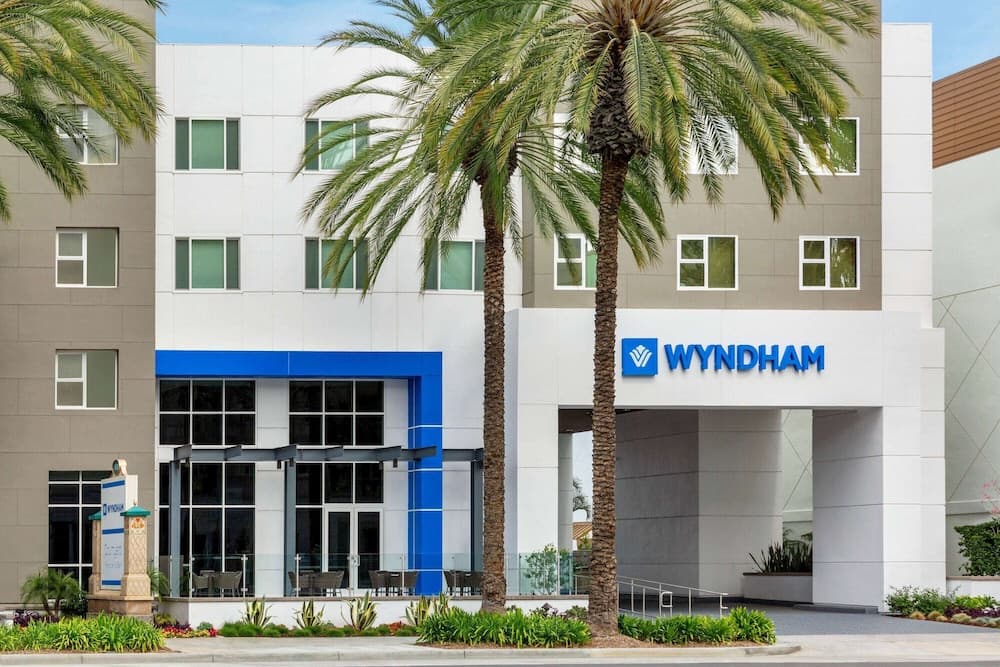 Wyndham Anaheim Exterior