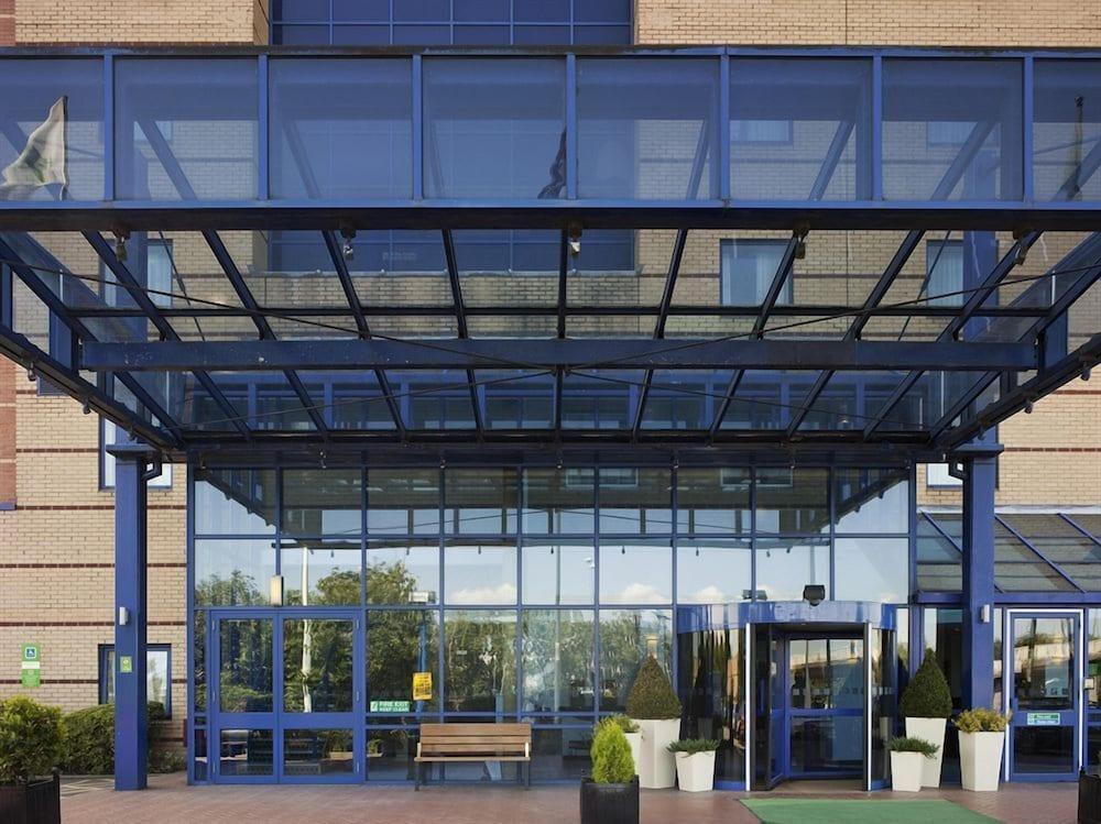 هوليداي إن لندن برنت كروس، آن آي آيتش جي هوتل المنطقة الخارجية