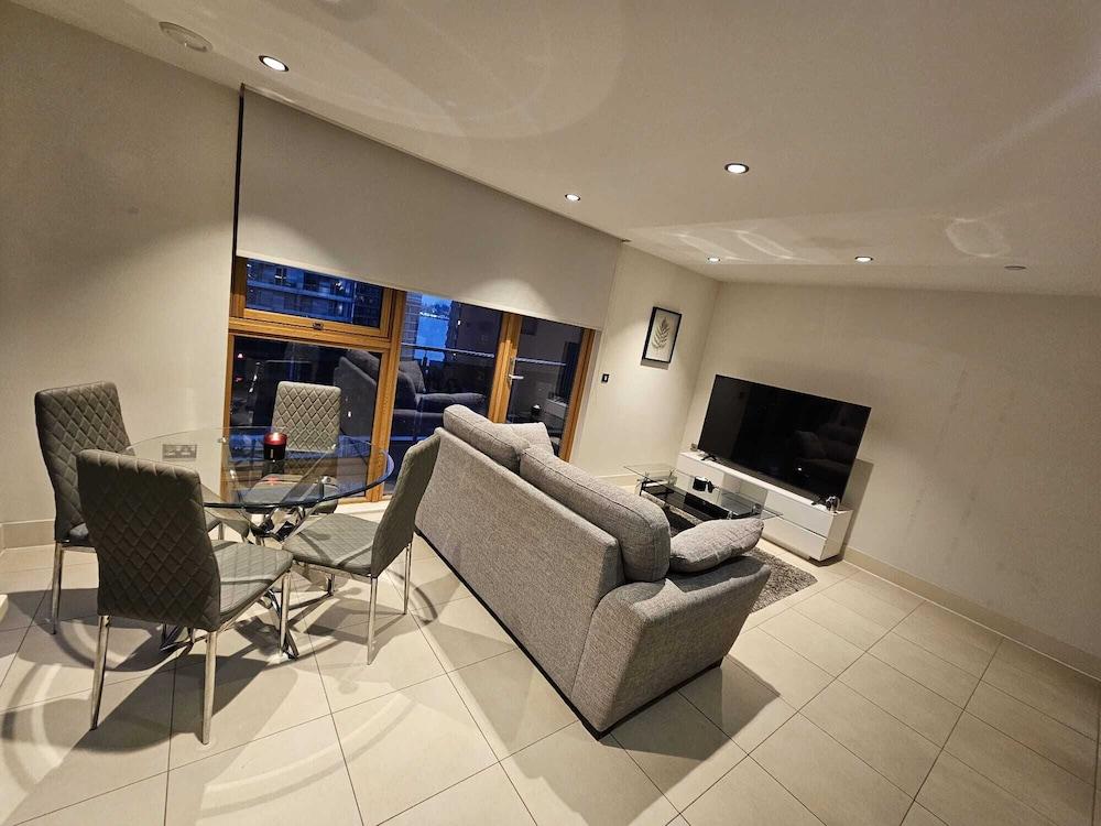 Canary Wharf Skyline Retreat