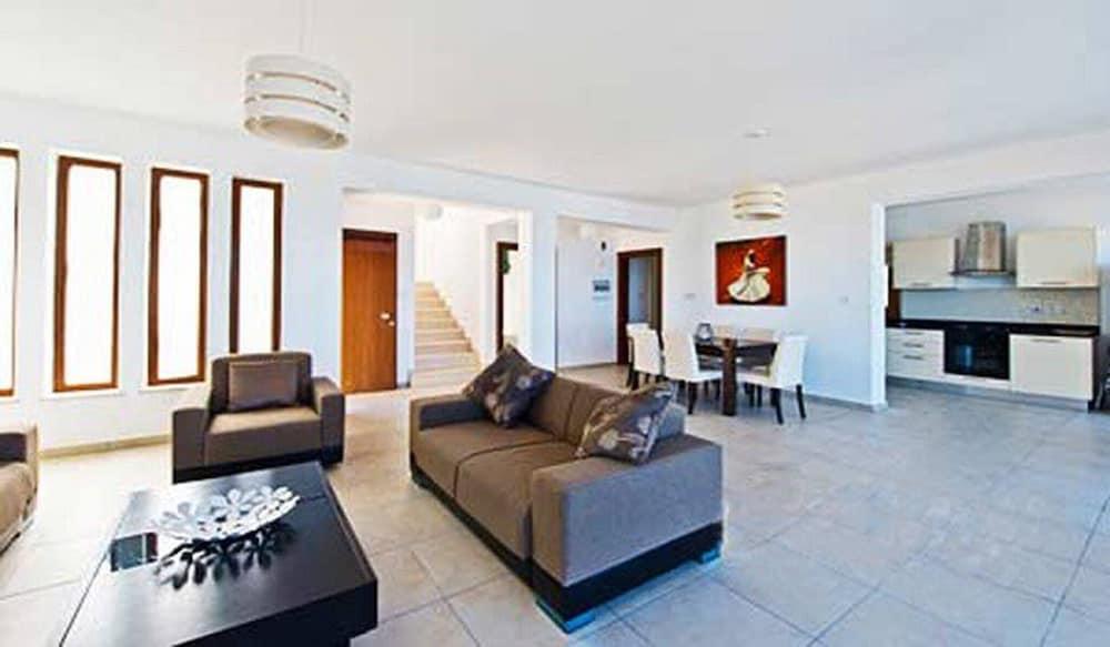 كورديناتس أر 6 35.3480640، 33.5800703، سي كليف فيلا، نورث سيبروس داخلي