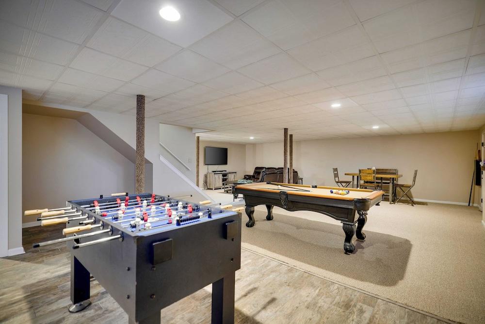 The Nest at Pinecrest by Avantstay Spacious Deck, Game Room, Fire Pit Interior