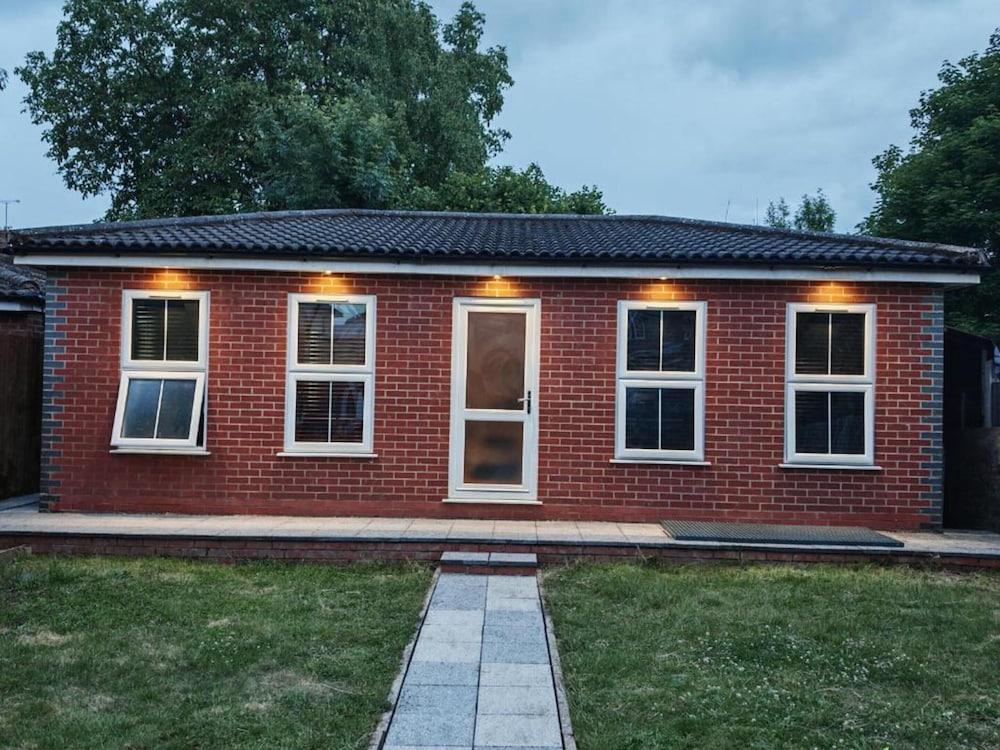 سنوزيدن ويستميد - ويندسور كاسل آند ليجولاند الصورة الأساسية