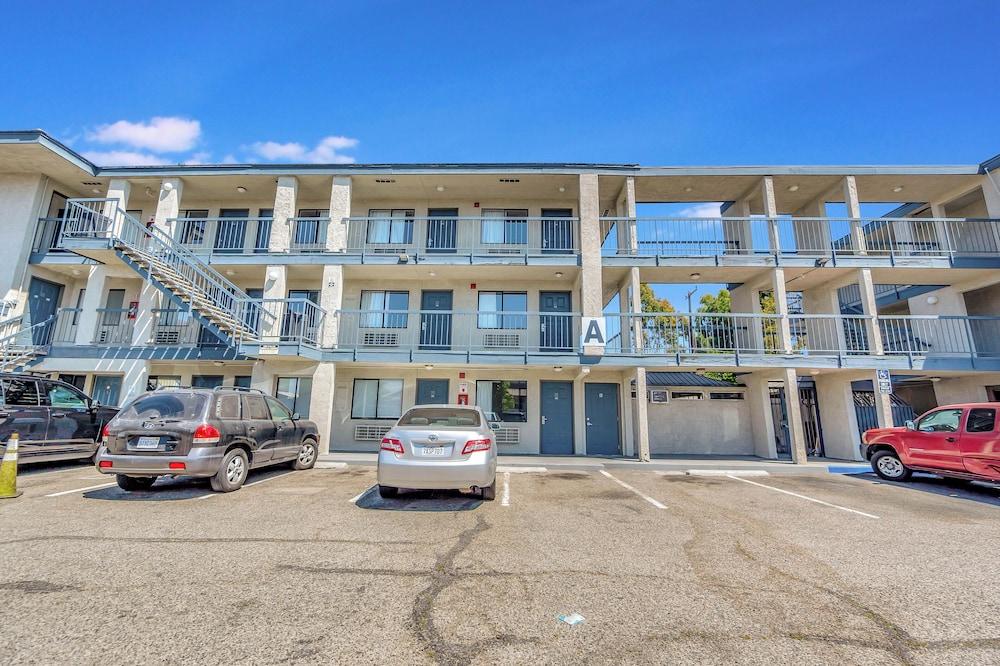 مورادا إن - نير جاردن جروف بارك المنطقة الخارجية